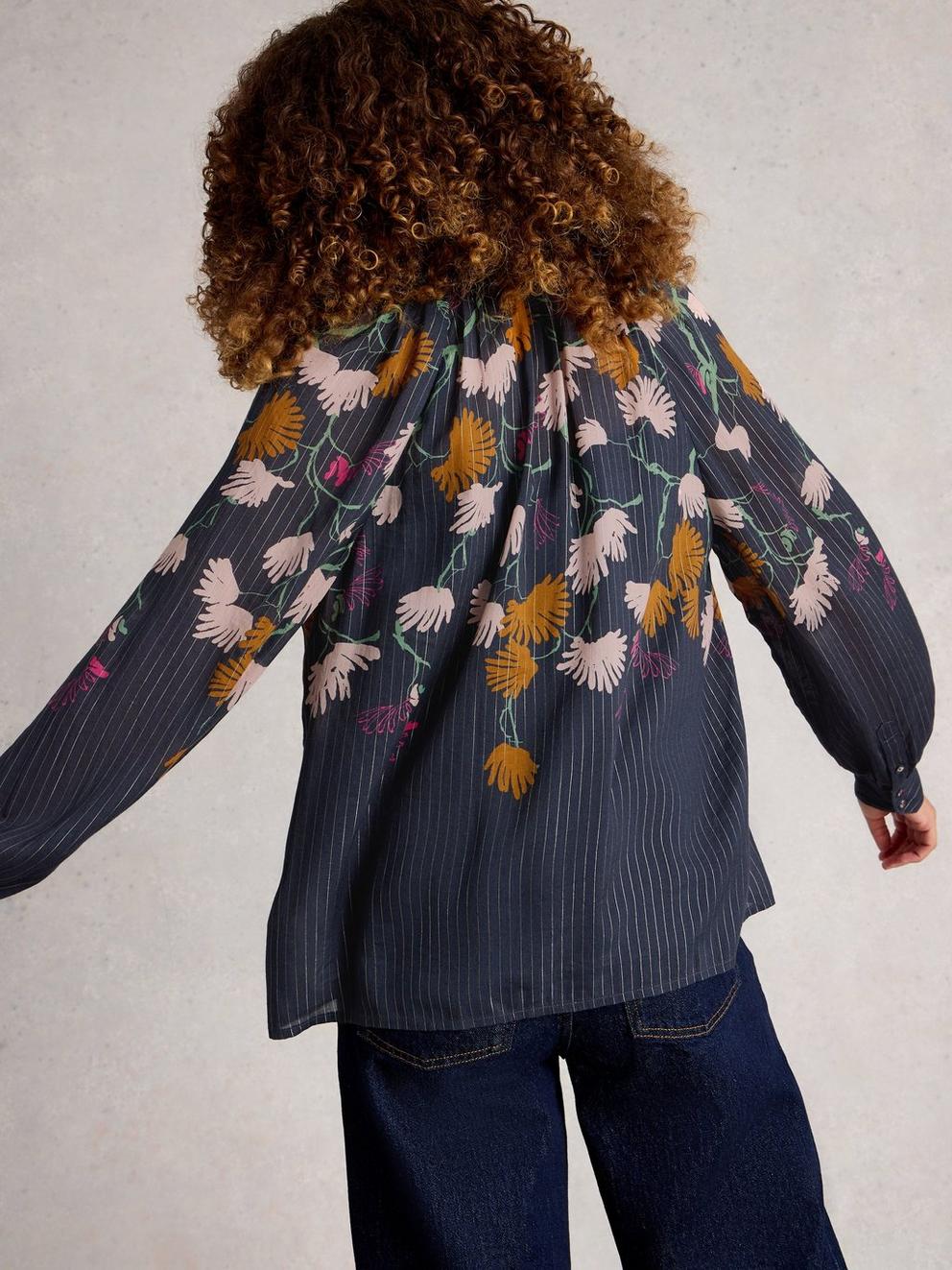 Yuki Top  in NAVY MULTI - MODEL BACK