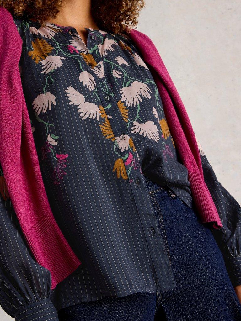 Yuki Top  in NAVY MULTI - MODEL DETAIL