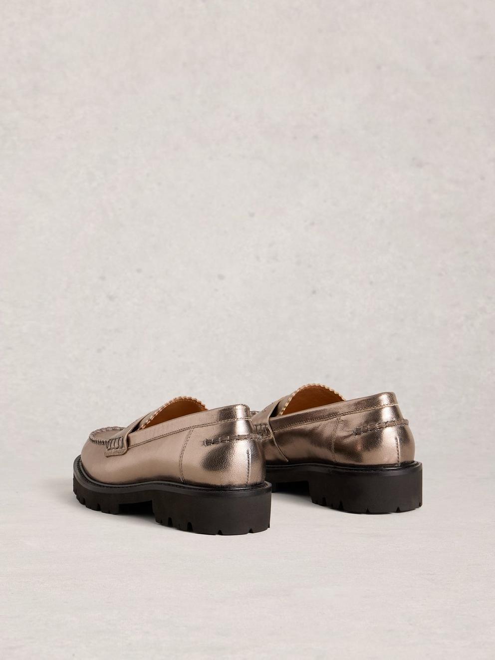 Laura Chunky Loafer in PEWTER MET - FLAT BACK