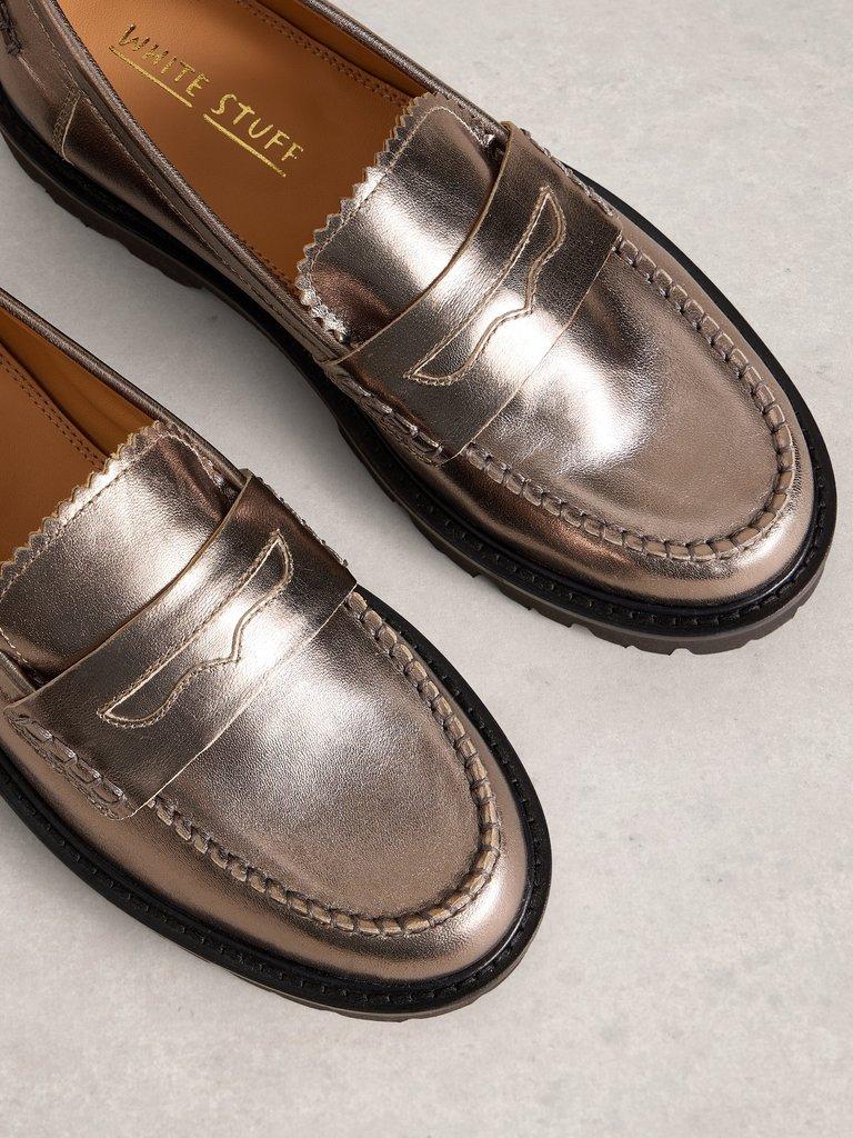 Laura Chunky Loafer in PEWTER MET - FLAT DETAIL
