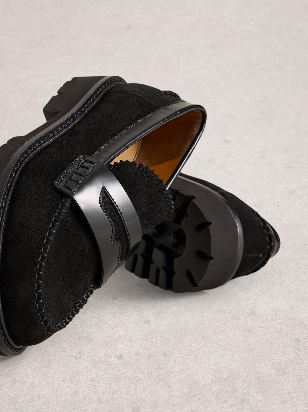 Laura Chunky Loafer in PURE BLK - FLAT DETAIL