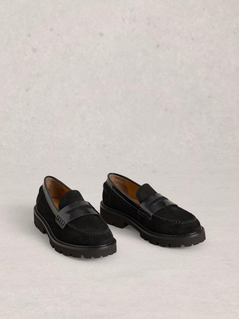 Laura Chunky Loafer in PURE BLK - FLAT FRONT