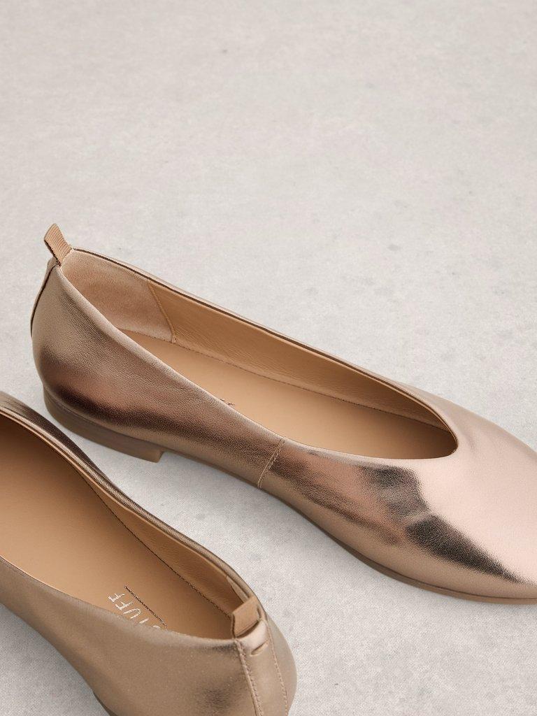 Cheri Ballerina Leather Pump in PEWTER MET - FLAT DETAIL