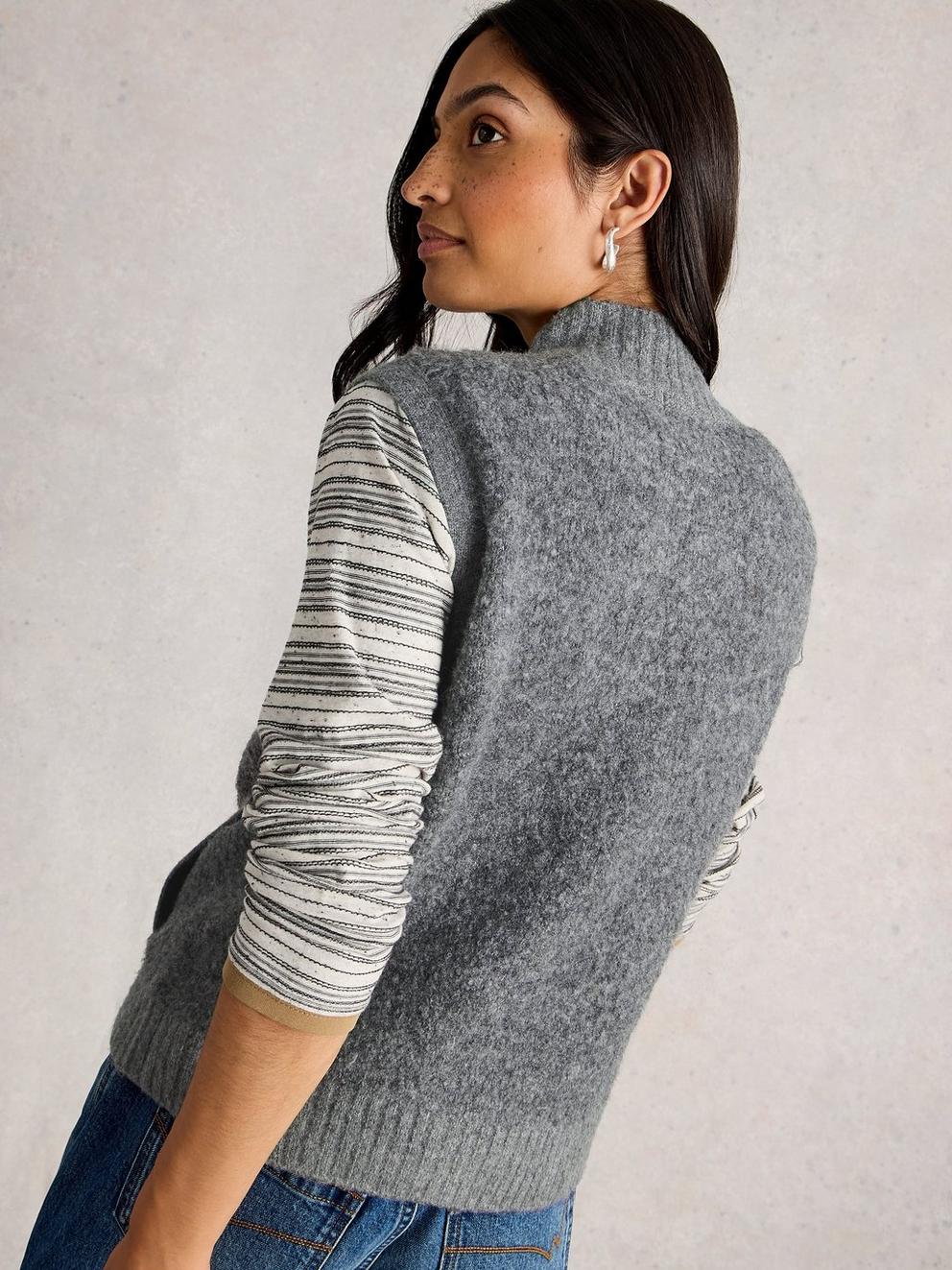 BOUCLE GILET in MID GREY - MODEL BACK