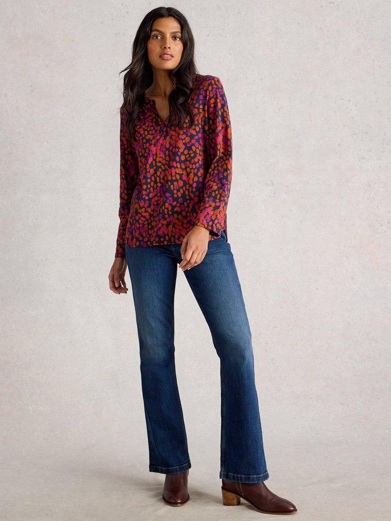 WEAVER NOTCH LS TEE in NAVY MULTI - MODEL FRONT