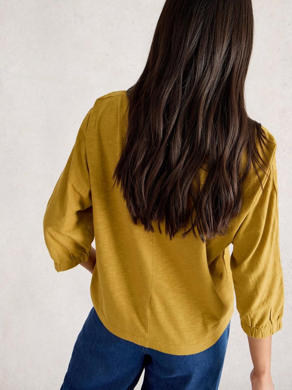 VANESSA FLORAL TOP in MID CHART - MODEL BACK