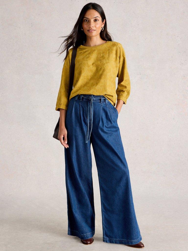 VANESSA FLORAL TOP in MID CHART - MODEL FRONT