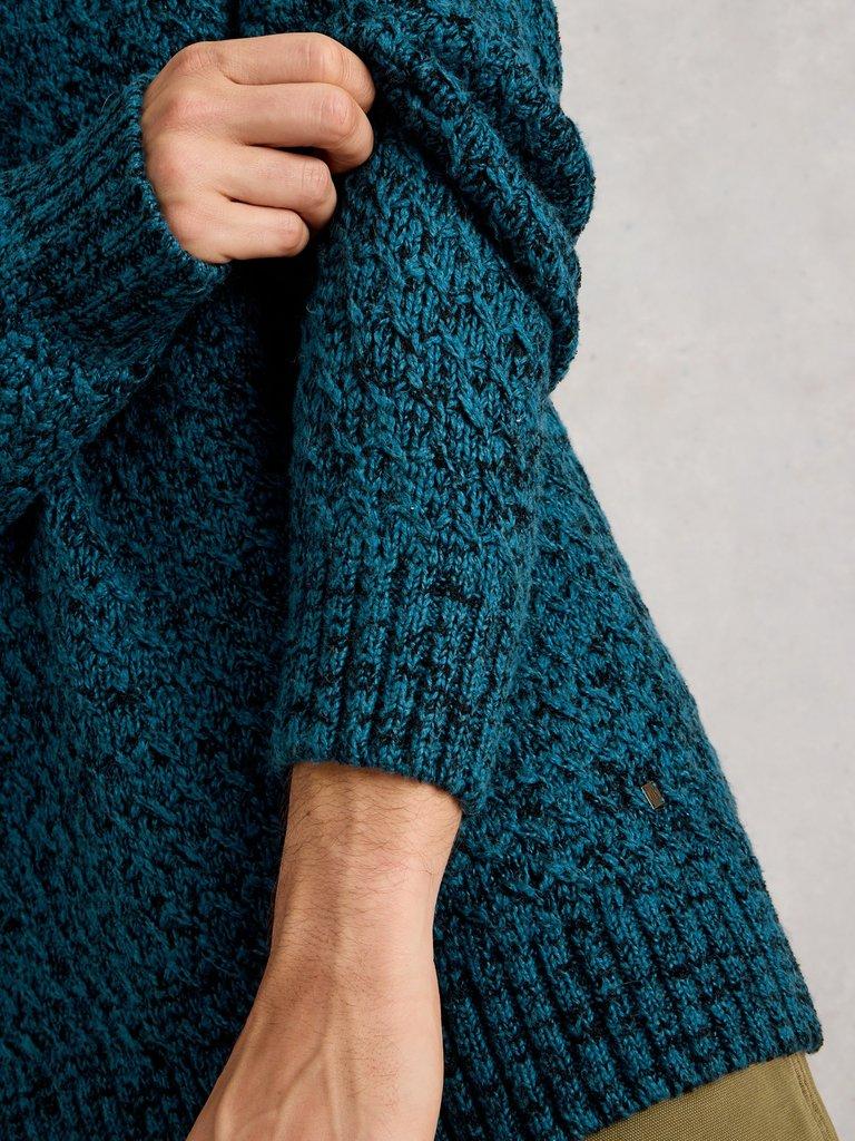 Albany Twisted Crew Neck in BLUE MLT - MODEL DETAIL