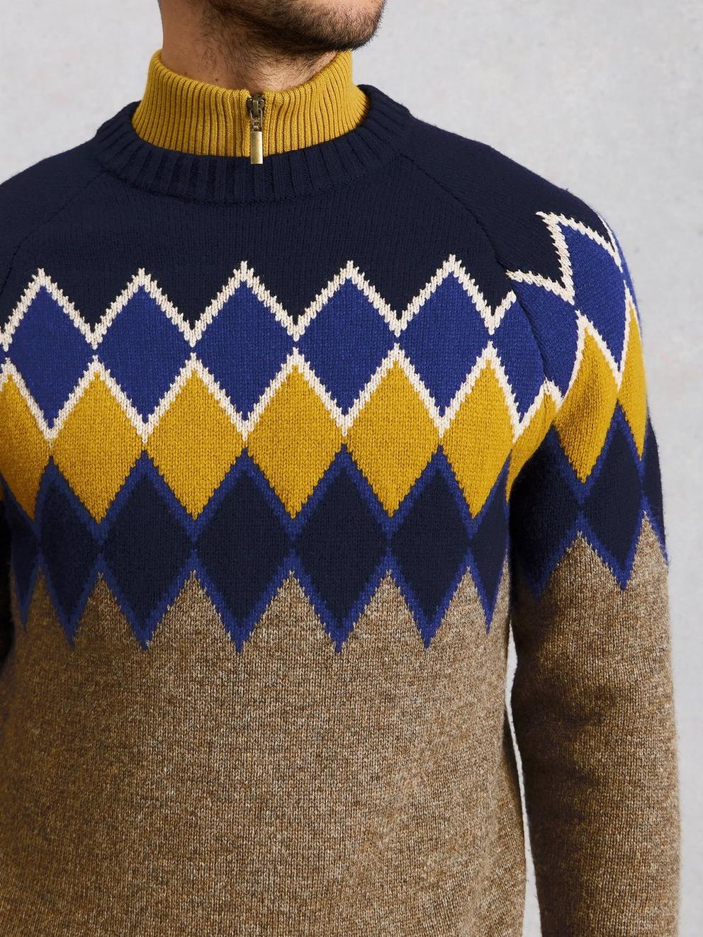 Alton Argyle Crew Neck in NAT MLT - MODEL DETAIL