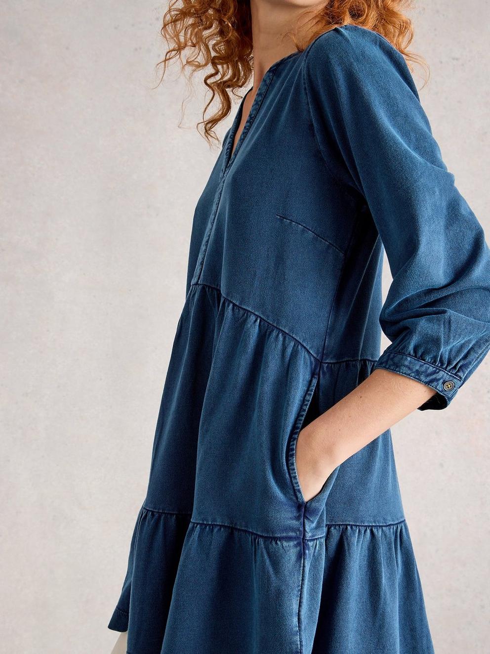 MARTA INDIGO TUNIC in INDIGO BLE - MODEL DETAIL