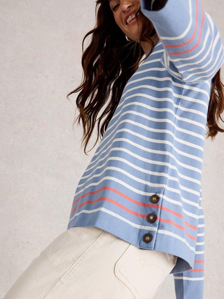 WILLOW LONG SLEEVE TOP in BLUE MLT - MODEL DETAIL