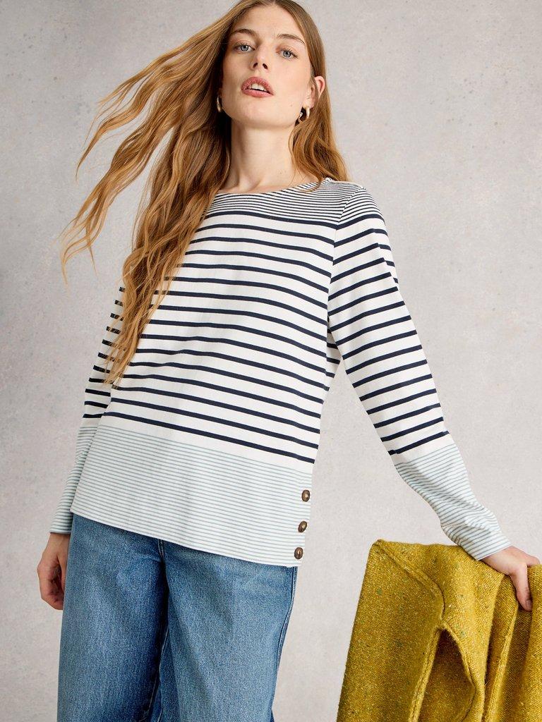 WILLOW LONG SLEEVE TOP in WHITE MLT - MODEL DETAIL