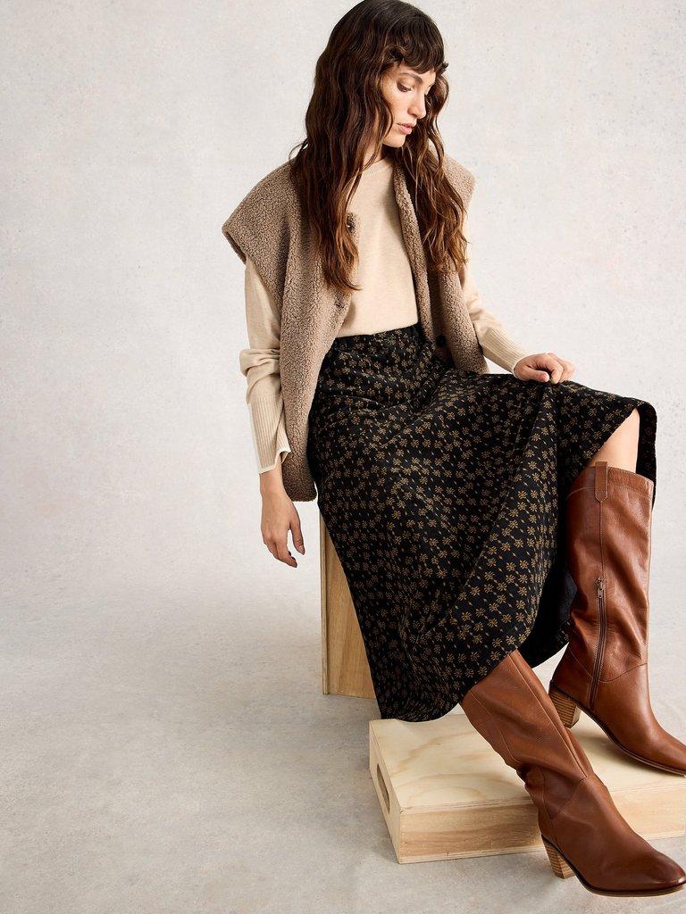 Quinn Cord Midi Skirt in BLK MLT - MODEL DETAIL