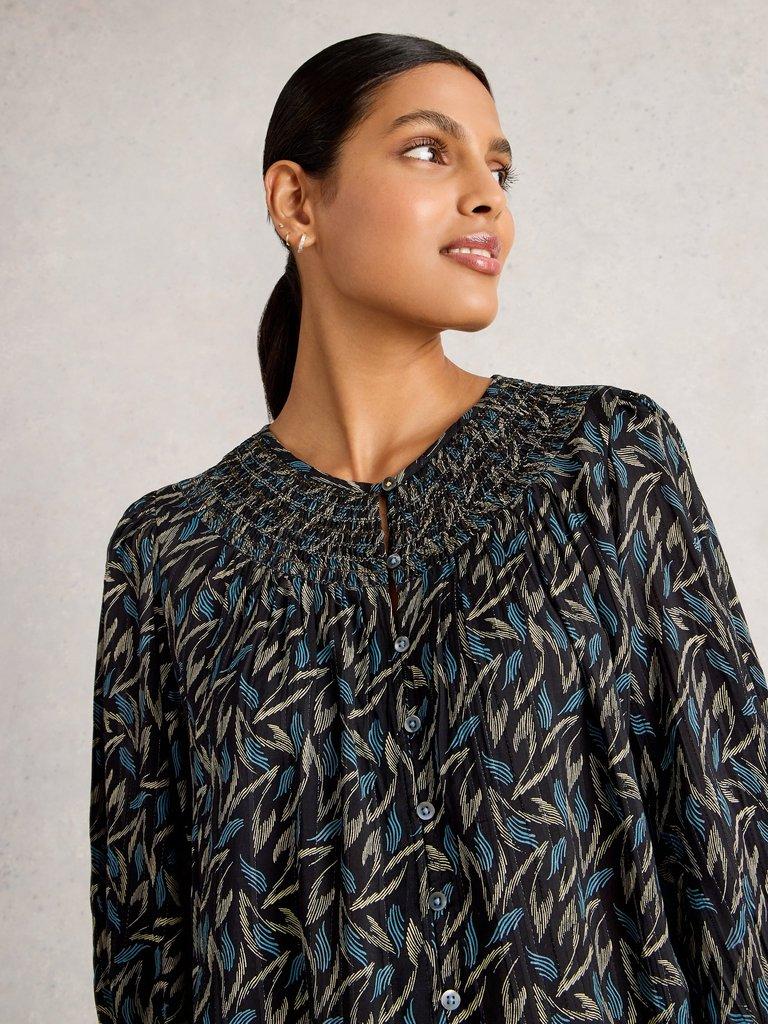 Remi Metallic Top in BLK MLT - MODEL DETAIL