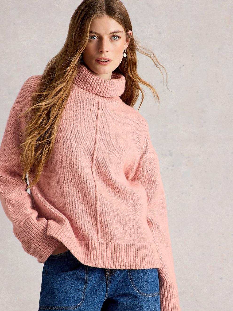 MARIANNE WOOL BLEND JUMPER in DUS PINK - MODEL DETAIL