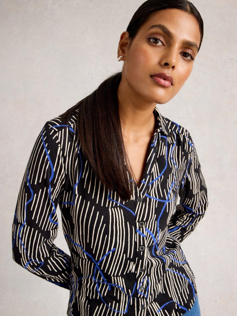 ANNIE COLLARED SHIRT JERSEY in BLK PR - MODEL DETAIL