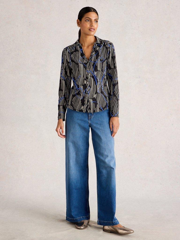 ANNIE COLLARED SHIRT JERSEY in BLK PR - MODEL FRONT