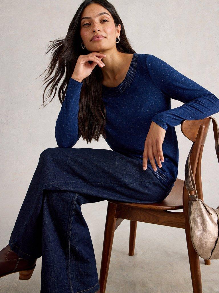 WEAVER LS SPARKLE TEE in DARK NAVY - LIFESTYLE