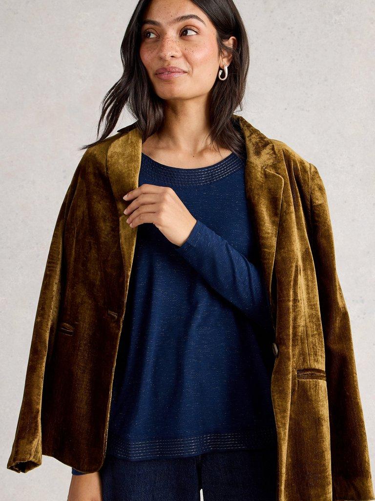 WEAVER LS SPARKLE TEE in DARK NAVY - MODEL DETAIL