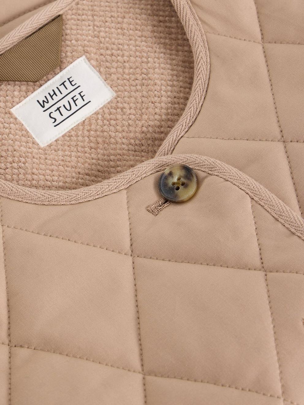 Emily Quilted Gilet in LGT NAT - FLAT DETAIL