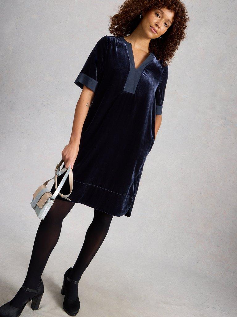 June Velvet Dress in DARK NAVY - LIFESTYLE