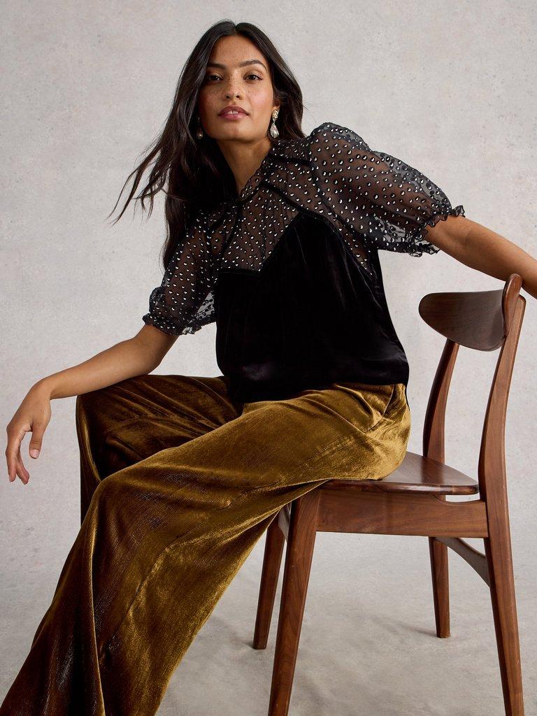 Lexi Velvet Top in PURE BLK - MODEL DETAIL