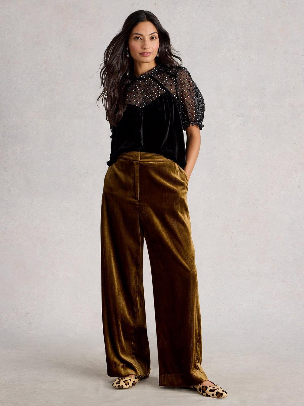 Lexi Velvet Top in PURE BLK - MODEL FRONT