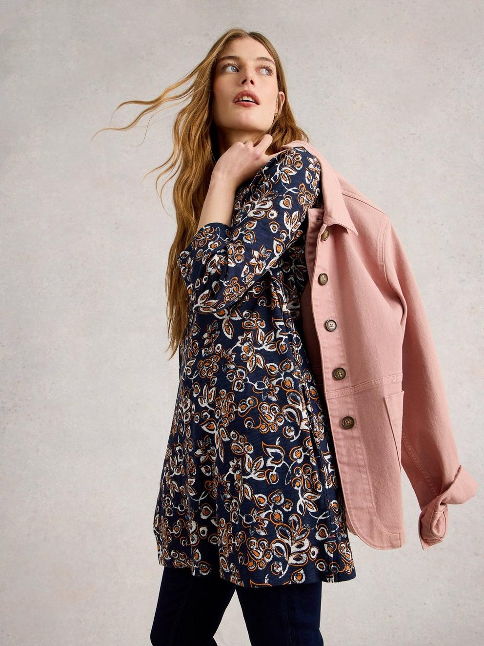WEAVER TUNIC in NAVY PR - LIFESTYLE
