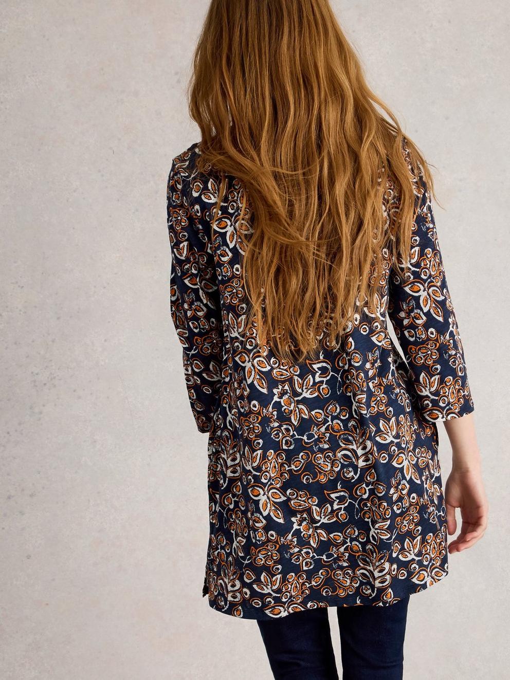 WEAVER TUNIC in NAVY PR - MODEL BACK