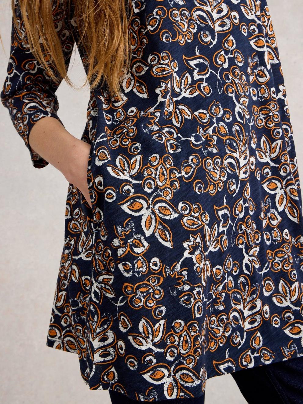 WEAVER TUNIC in NAVY PR - MODEL DETAIL