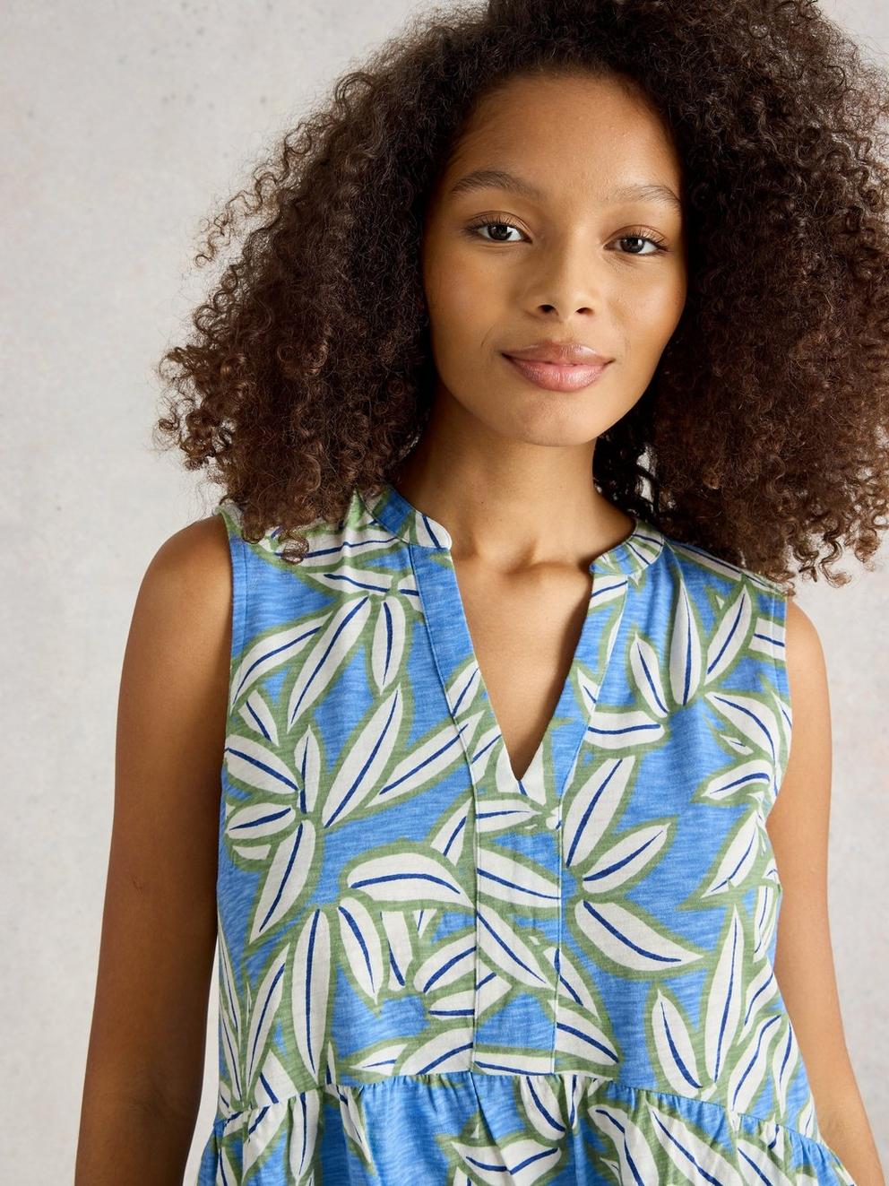 MACIE NOTCH NECK SLEEVELESS TUNIC in BLUE MLT - MODEL DETAIL