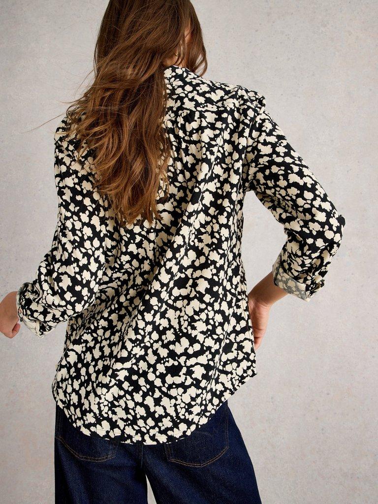 Sophie Printed Shirt in BLK PR - MODEL BACK
