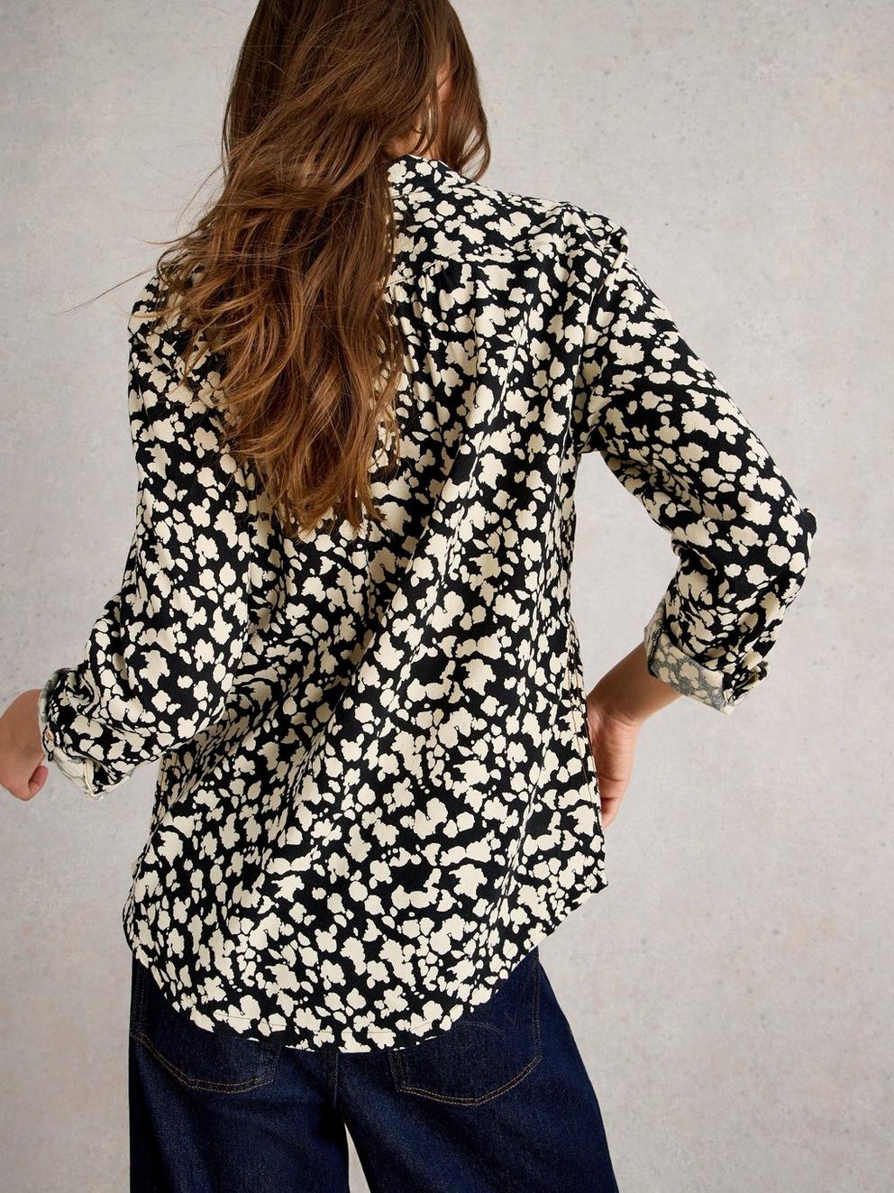 Sophie Printed Shirt in BLK PR - MODEL BACK