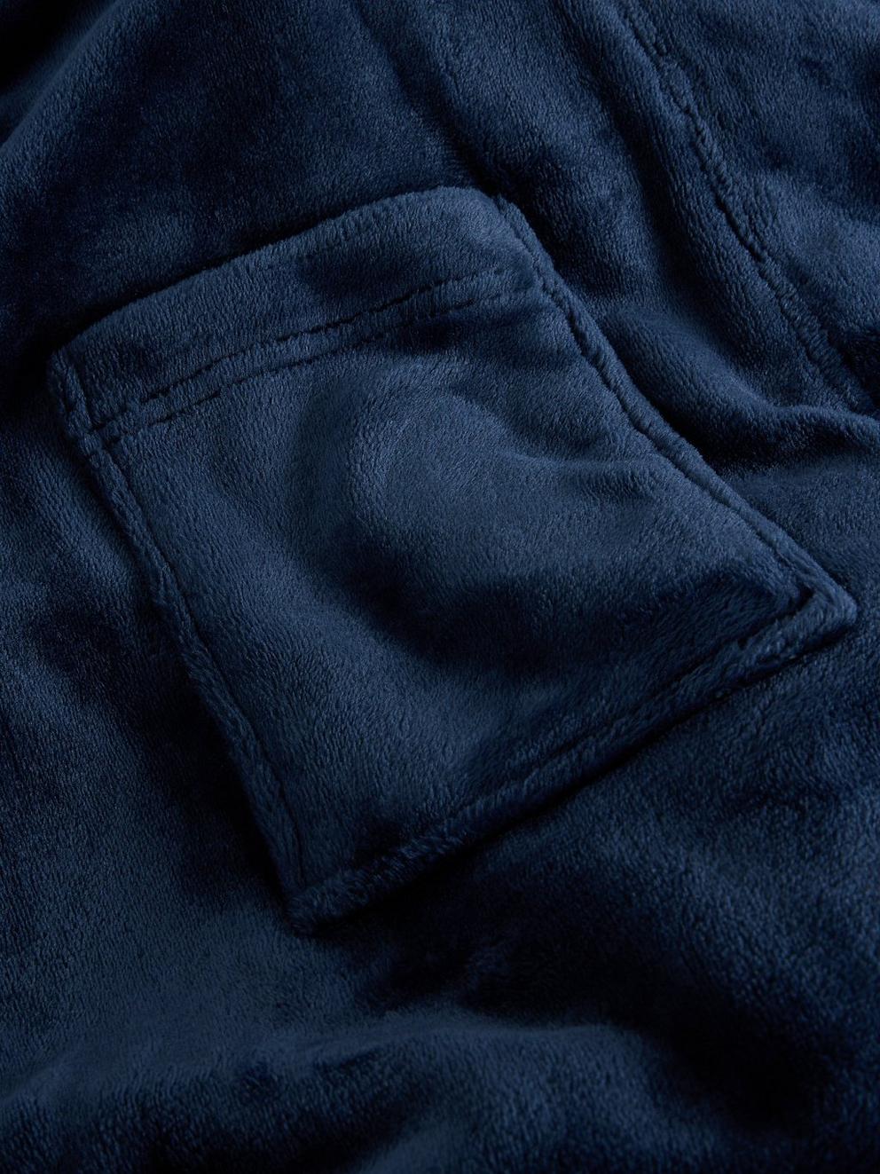 CLOVER COSY SHAWL NECK DRESSING GOWN in DARK NAVY - FLAT DETAIL