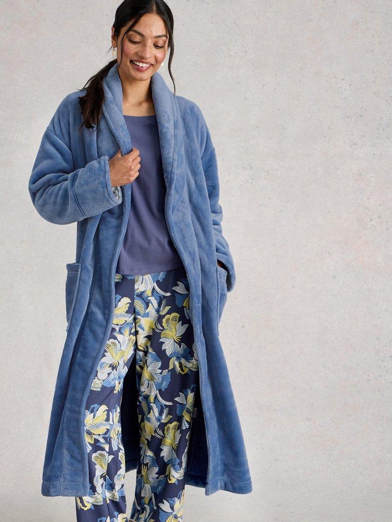 CLOVER DRESSING GOWN in LGT BLUE - MODEL DETAIL