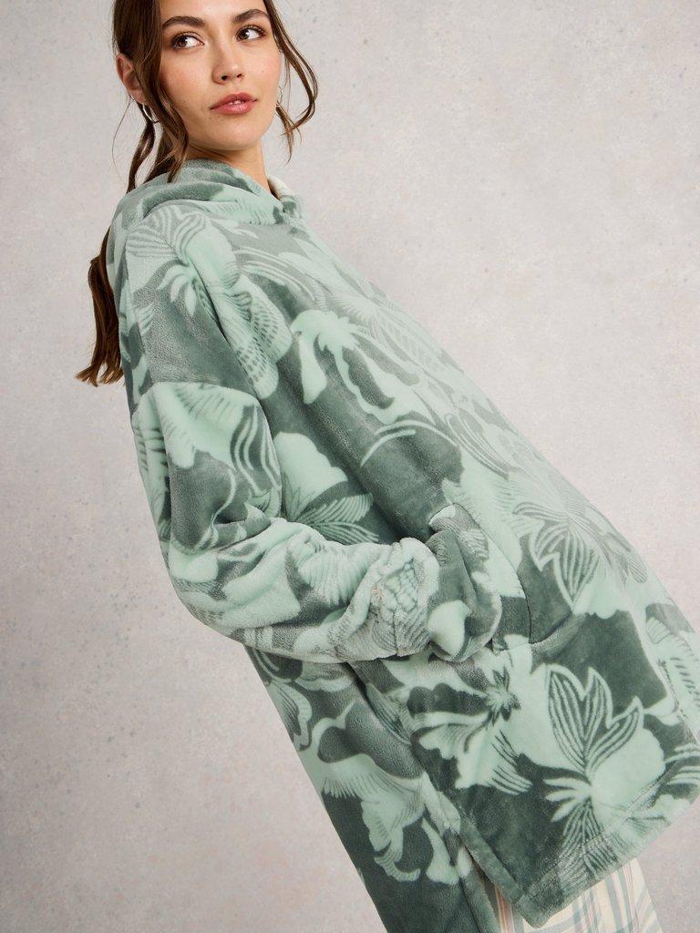 CLOVER SNUGGLE HOODIE in GREEN MLT - MODEL DETAIL