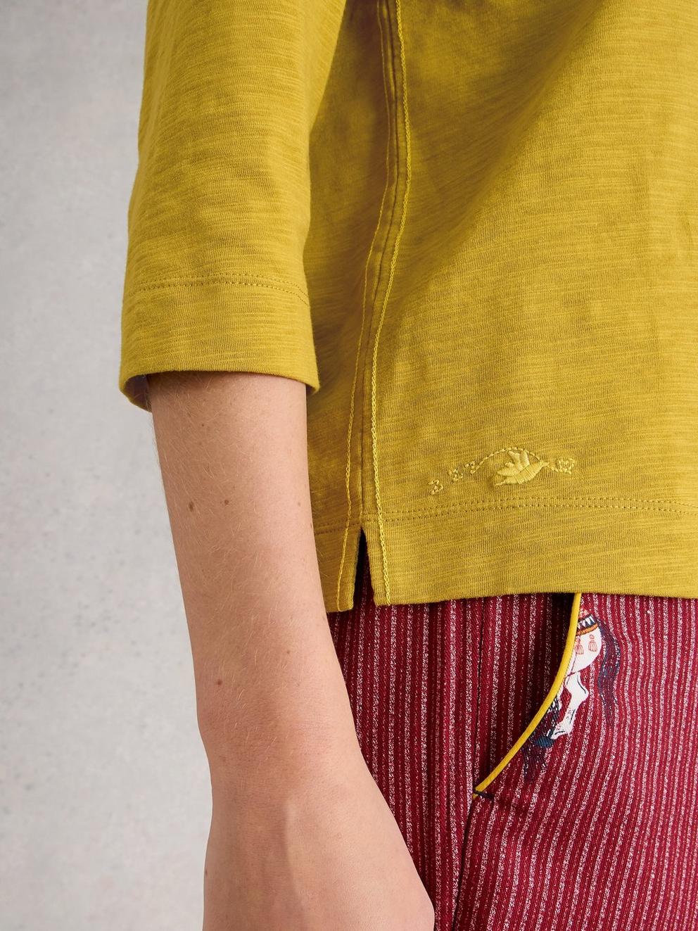 MIA BOXY TEE in MID CHART - MODEL DETAIL