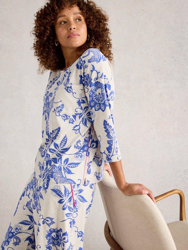 MIA PRINTED BOXY TEE in NAT MLT - MODEL DETAIL