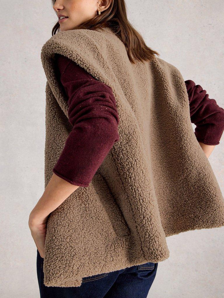 Womens Borg Gilet in DK NAT - MODEL BACK