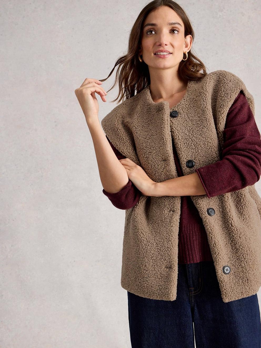 Womens Borg Gilet in DK NAT - MODEL DETAIL