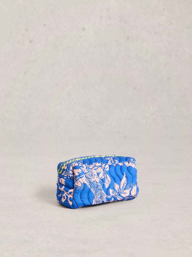 Shelby Quilted Wash Bag in BLUE MLT - FLAT BACK