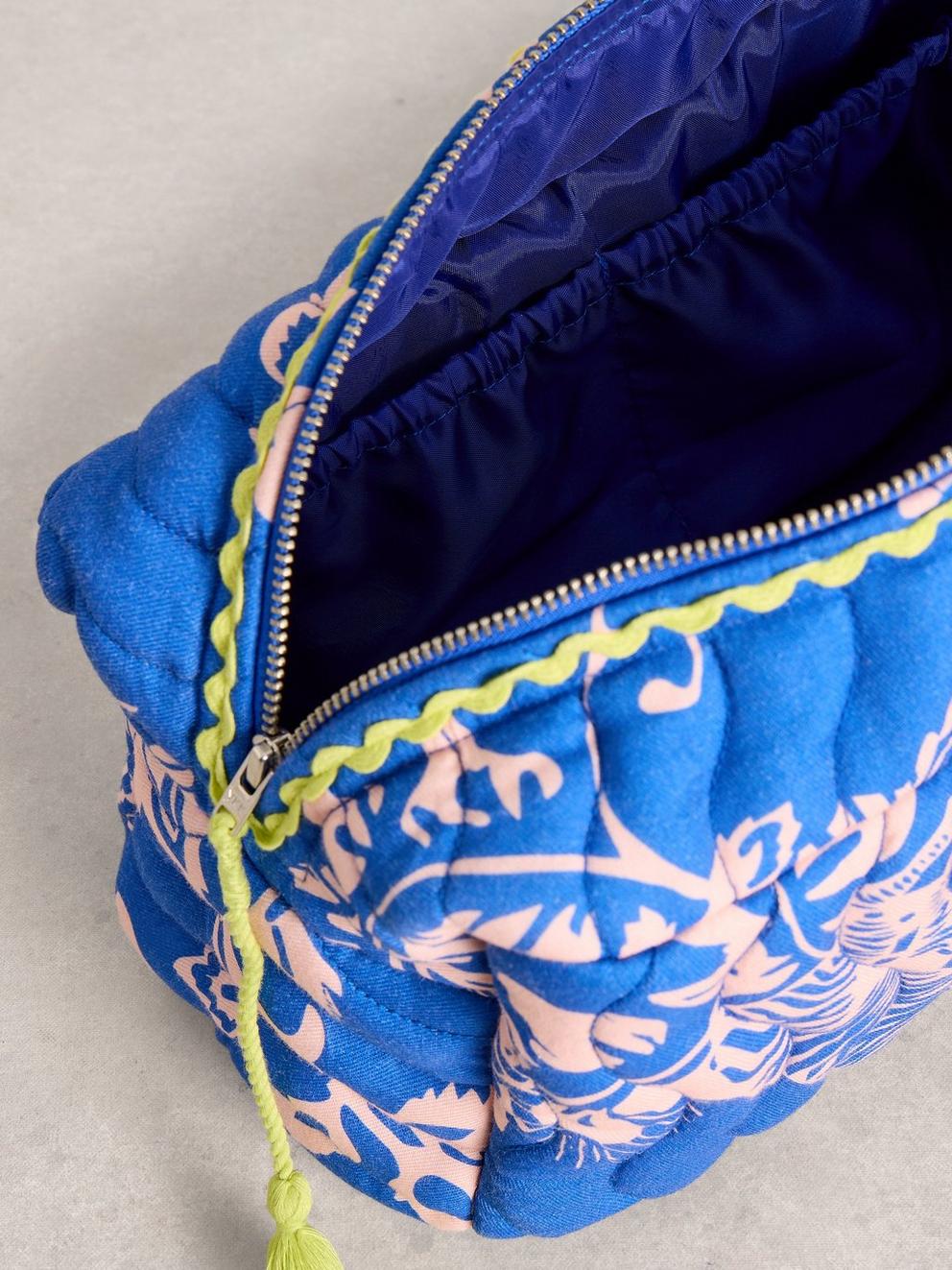 Shelby Quilted Wash Bag in BLUE MLT - FLAT DETAIL