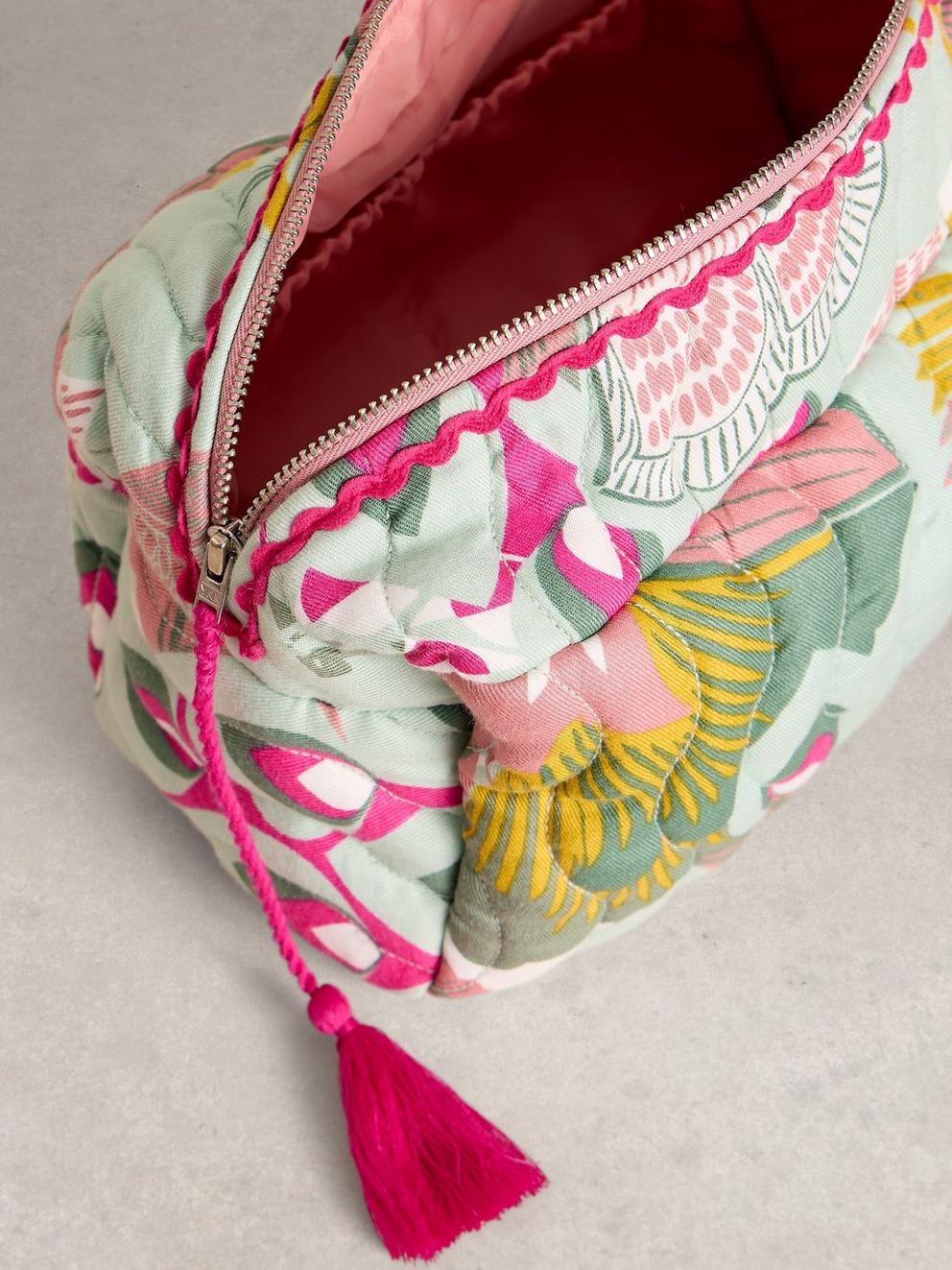 Shelby Quilted Wash Bag in GREEN MLT - FLAT DETAIL