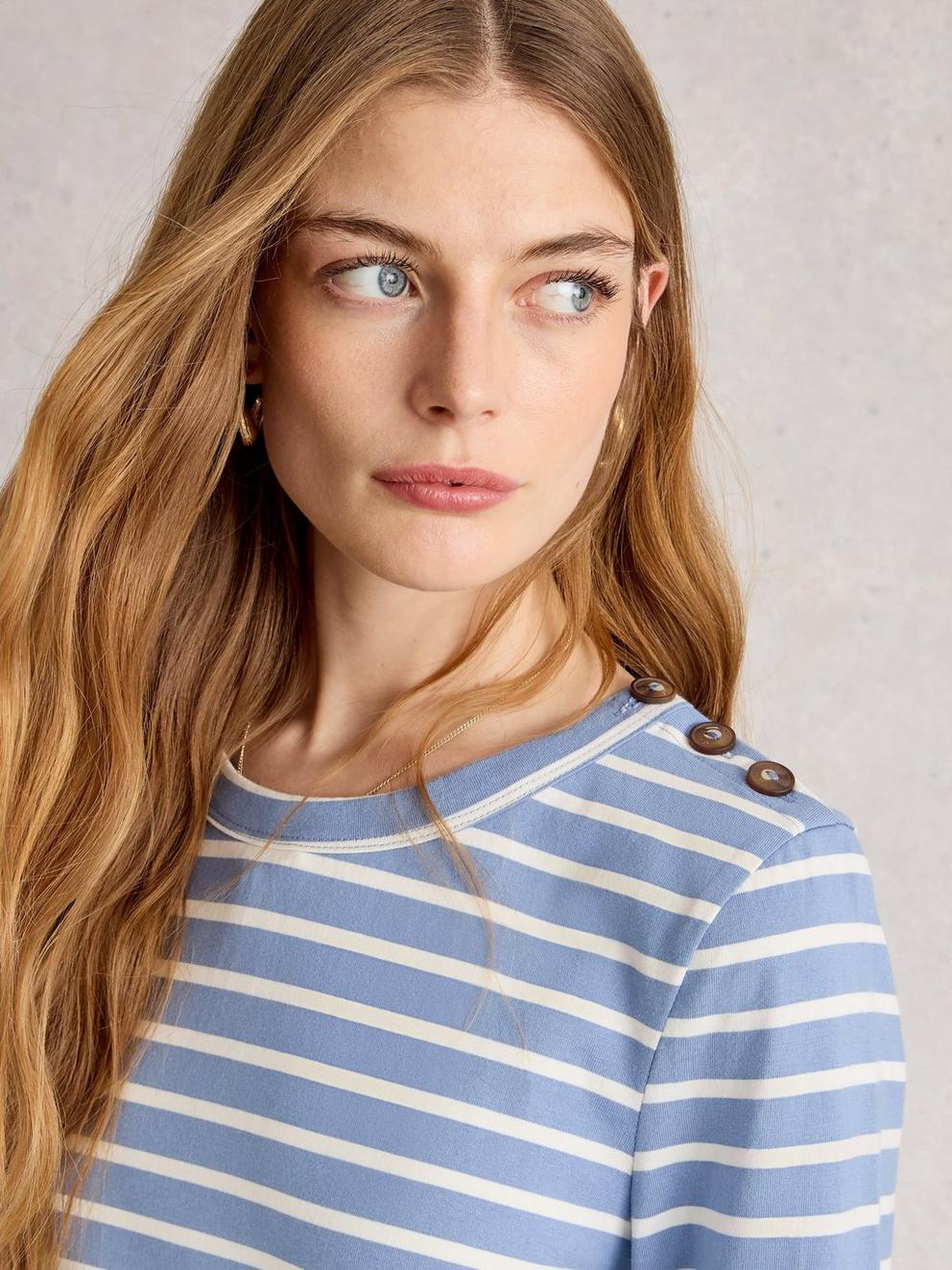 WILLOW TUNIC in BLUE MLT - MODEL DETAIL