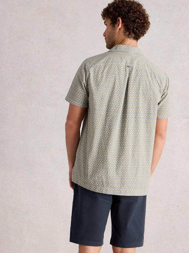 Hayle Fan SS Print Shirt in NAT PR - MODEL BACK
