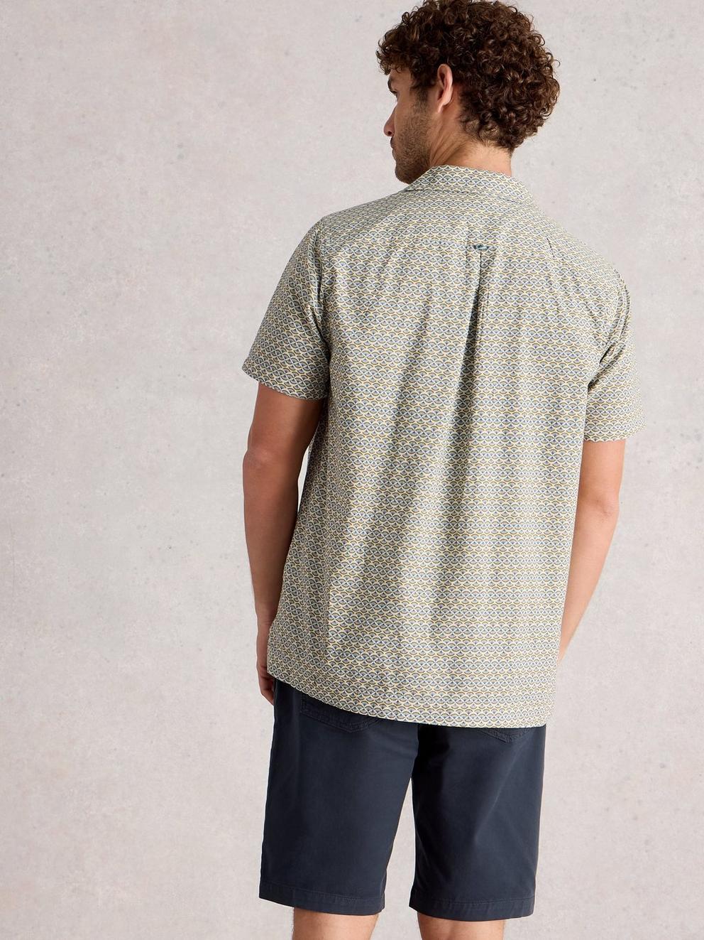 Hayle Fan SS Print Shirt in NAT PR - MODEL BACK