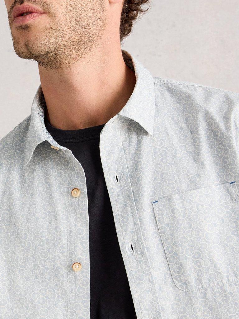 Finsbury Tyres SS Print Shirt in BLUE PR - MODEL DETAIL