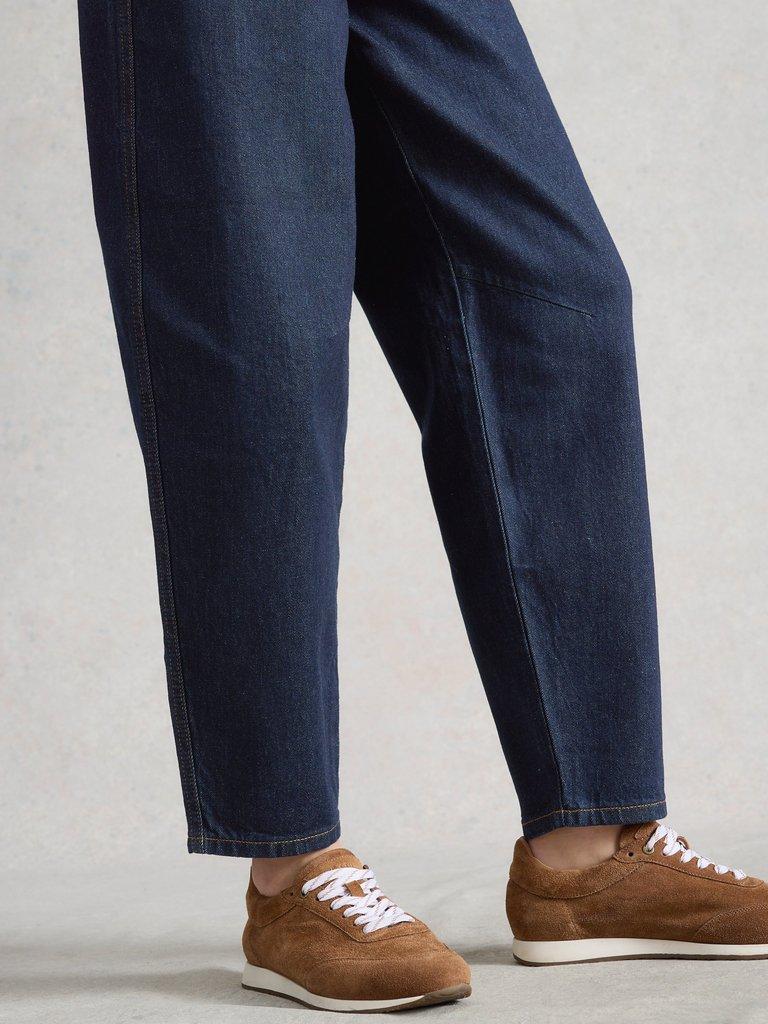 Aubrey Barrel Leg Jean  in DK DENIM - MODEL DETAIL