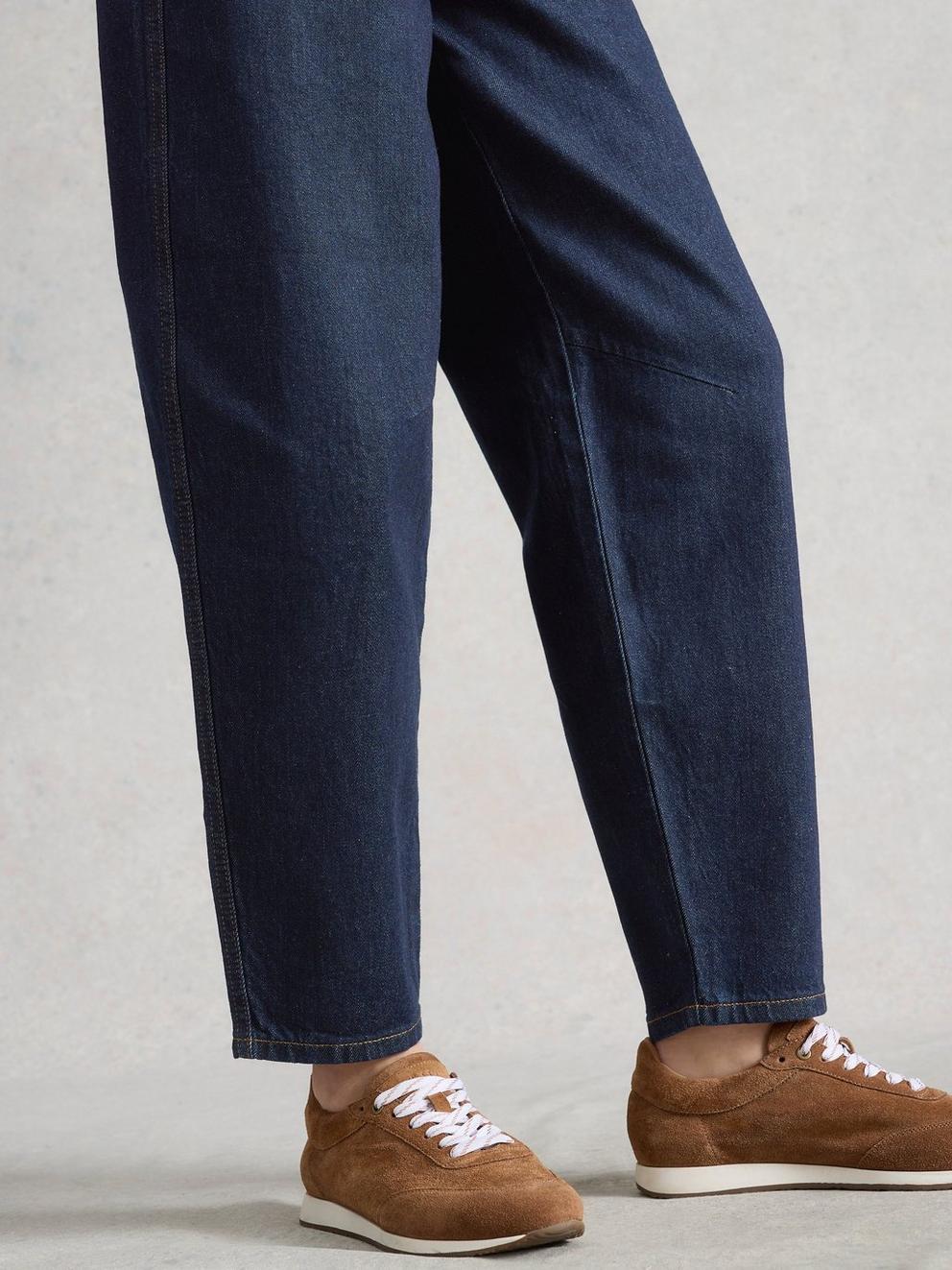 Aubrey Barrel Leg Jean  in DK DENIM - MODEL DETAIL