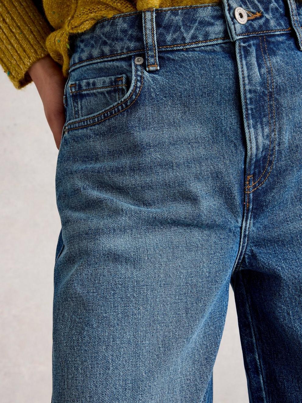 Aubrey Barrel Leg Jean  in MID DENIM - MODEL DETAIL